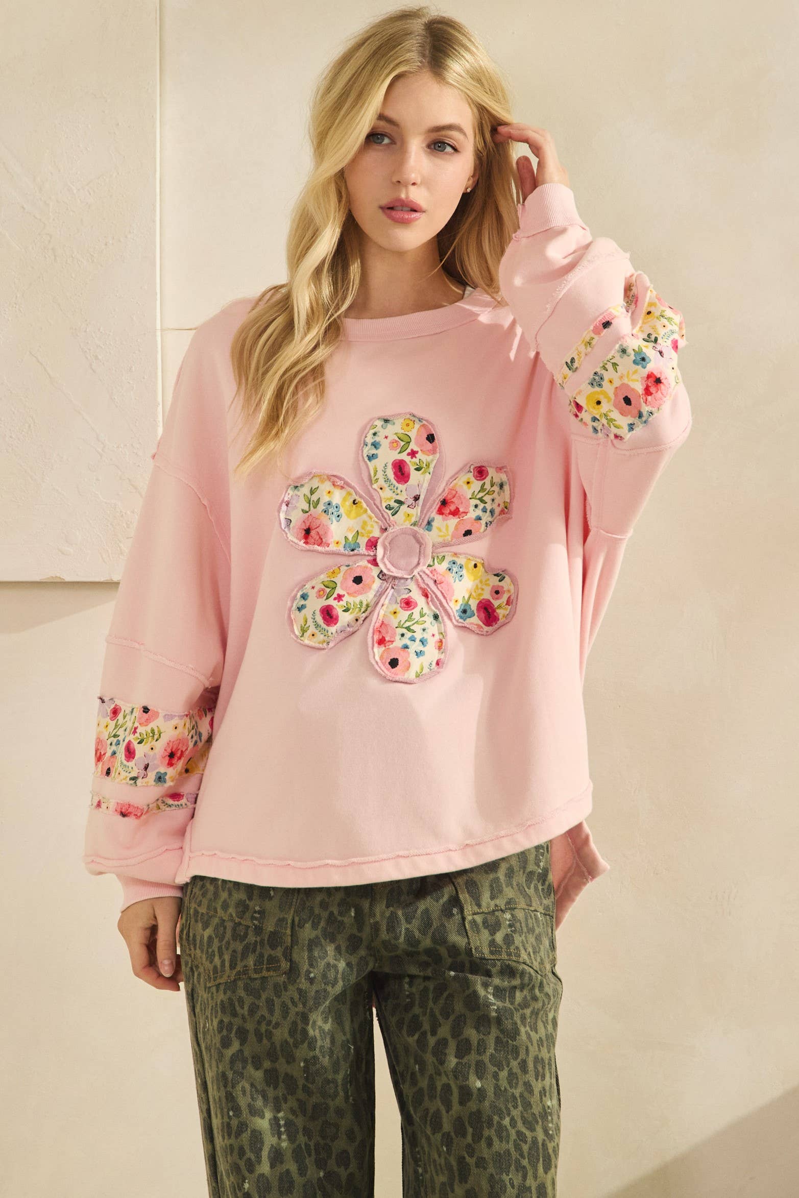 Sage + Fig - Wholesale Sweatshirt - Women's - LONG SLEEVES WITH DAISY PATCH APPLIQUE SWEATSHIRTS (ST7240) 16