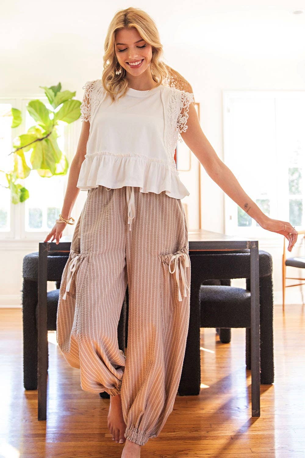 Peace Love Line - Wholesale Broek - Dames - Joggingbroek met gestreepte zijzakken en trekkoord6