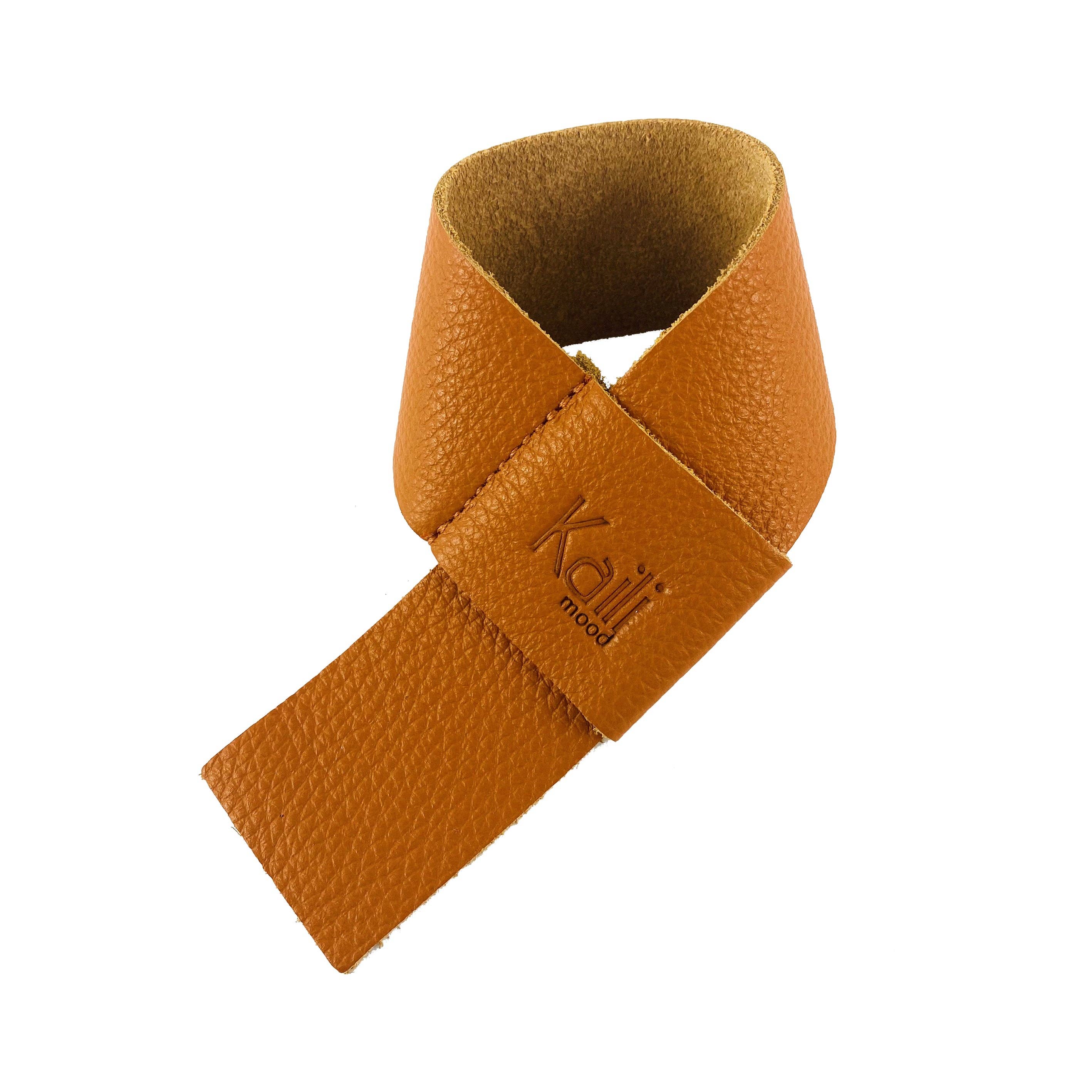 Kaili mood / RENATO BORZATTA - Italy since 1978 - - Wholesale Wine Tote - K0010LB | Drip Catcher for Bottle Made in Italy in Full Grain Genuine Leather, dollar grain - Color Orange. Dimensions: cm 27 x 4 x 0.5. Packaging: Rigid Gift Box base/lid1