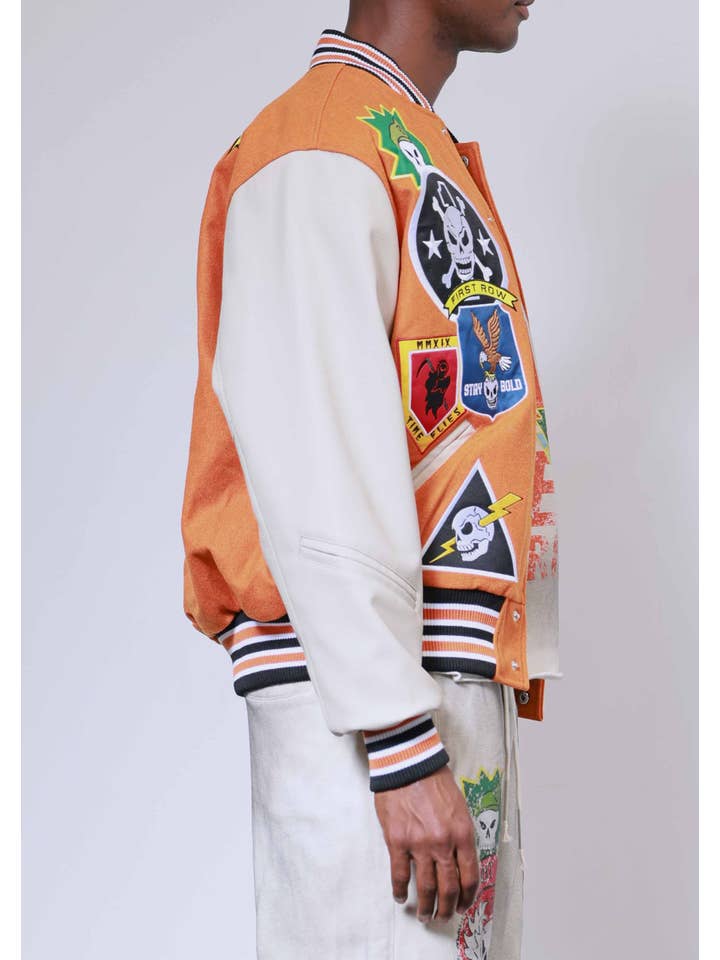 Orange VESTE VARSITY À LOGOS PARTOUT en vente sur Faire4