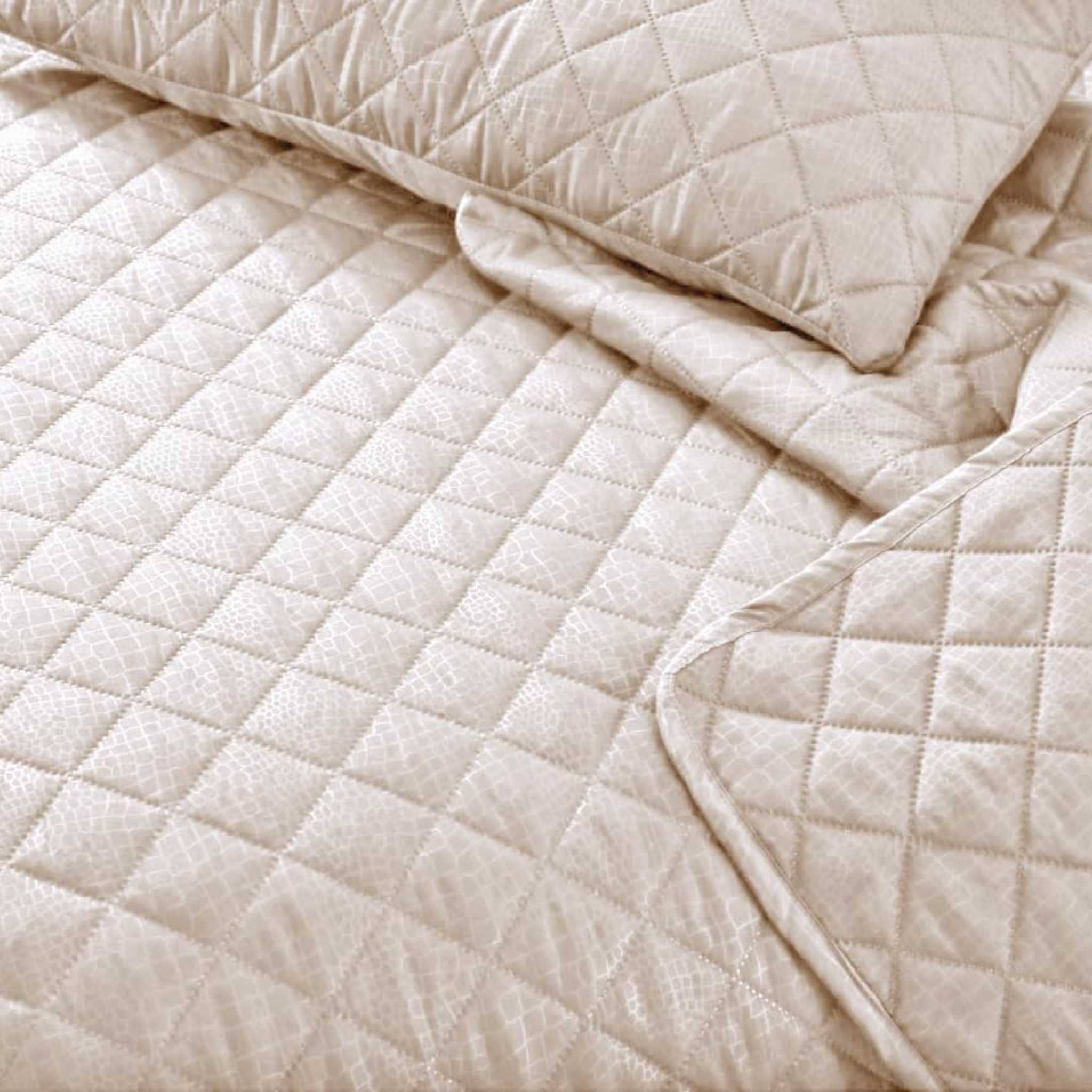 Beach Stone – wholesale Bedding set – Quilted Diamond floral pattern 3pcs comforter Set Quilted Luxury Bed Throws23