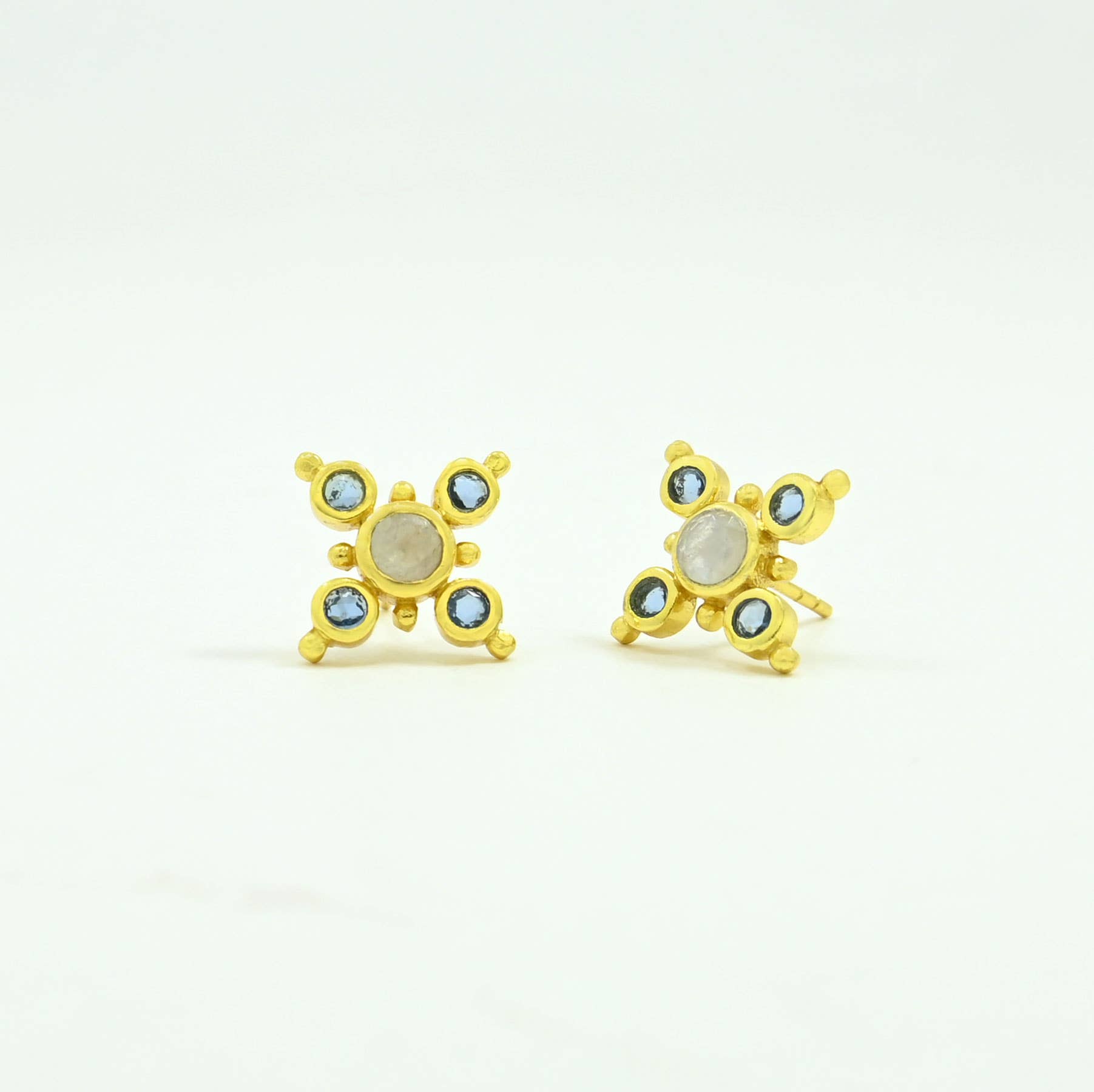 Schmuckoo Berlin - Vendita all'ingrosso Orecchini a bottone - Orecchino Anthe Oro Argento 925 - Pietra di Luna & Iolite Blu1