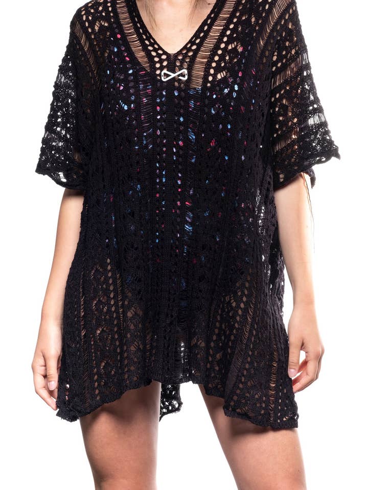 Schwarzer Strickpullover mit weißem Logo für den Großhandel von Illogico