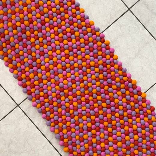 EcoCarpets – Großhandel Tischläufer – Tischläufer aus Filzkugeln, Table Runner, Teppich Läufer ..