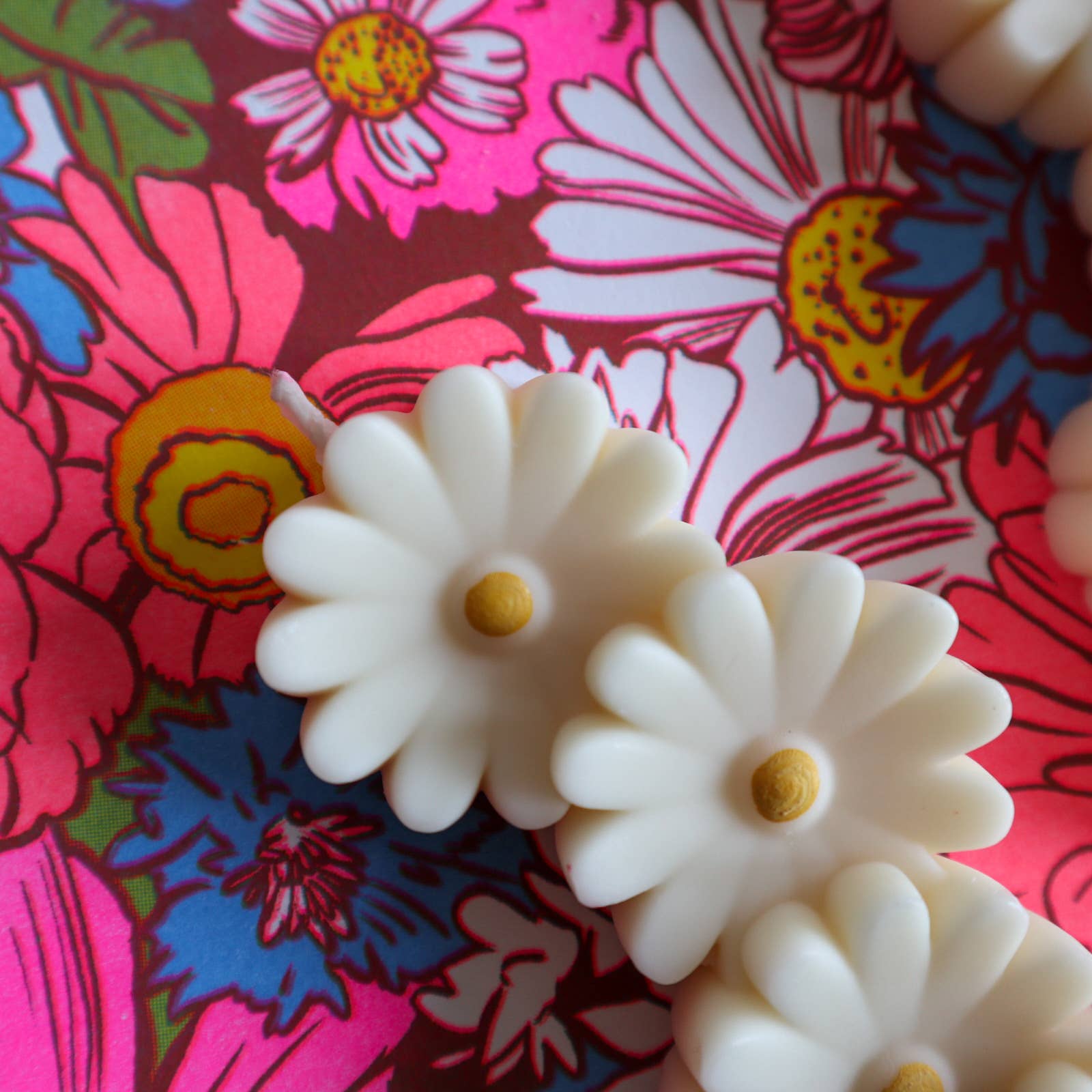 Drop Dead Candles - Wholesale Novelty Candle - Daisy Flower Pillar Candle12