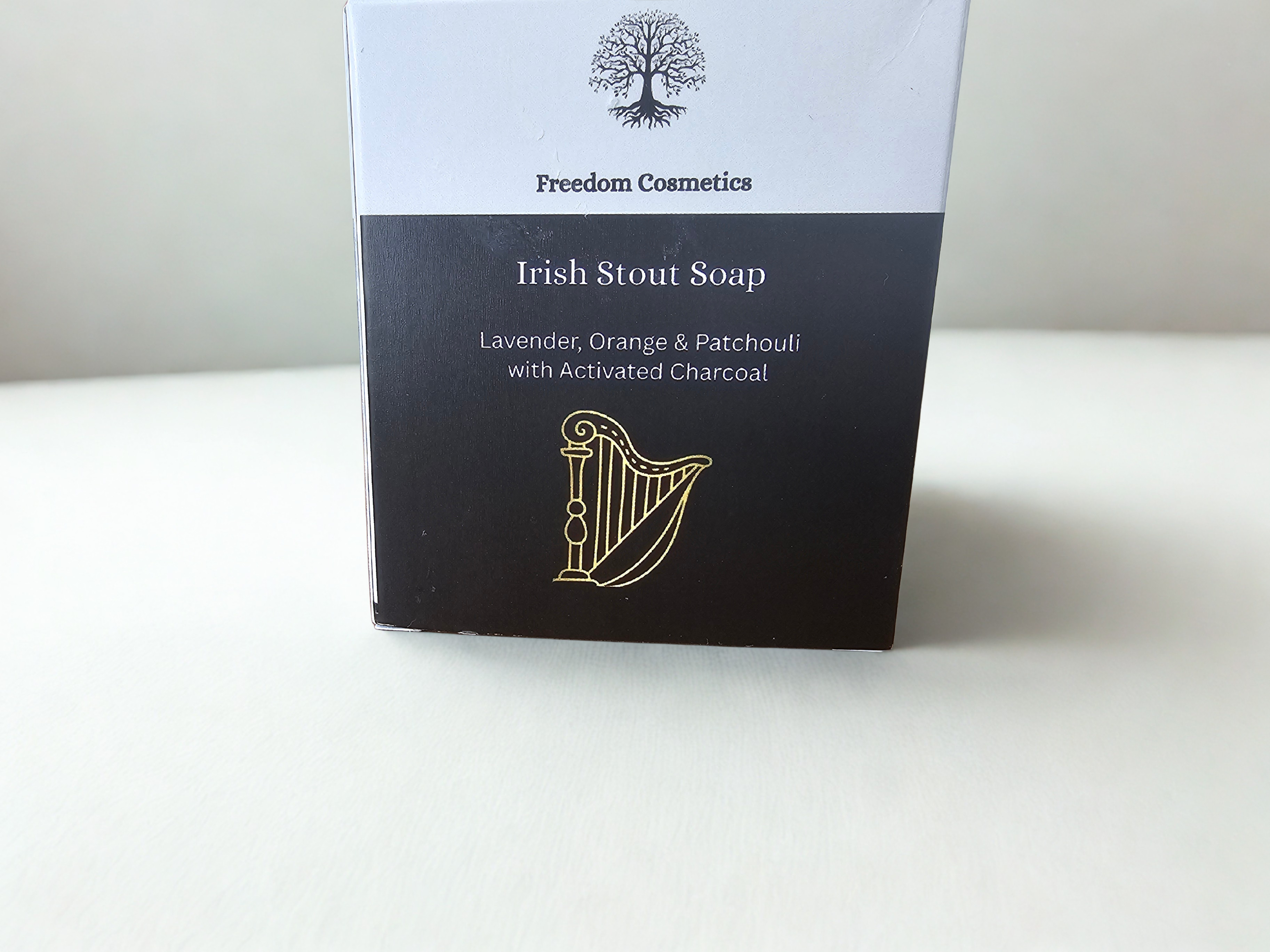 Freedom Cosmetics – sabonete sólido por atacado – Sabonete de Stout Irlandês Vegano Lavanda Laranja Doce Patchouli e Carvão Ativado1
