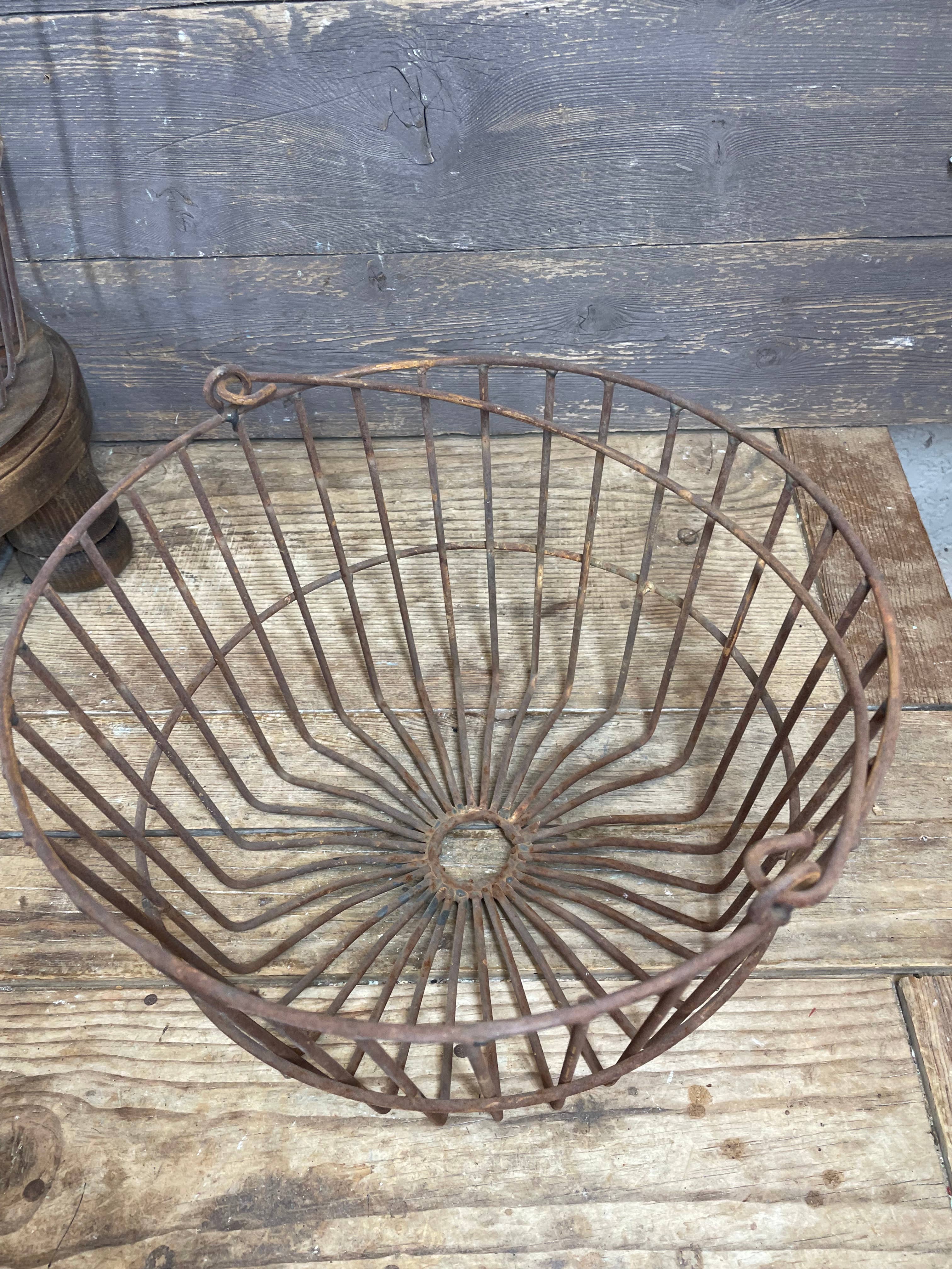 My Amigos Imports – wholesale Basket – Rusty Farmhouse Metal Egg Basket-WH-4 Sizes-NEW-Rustic4