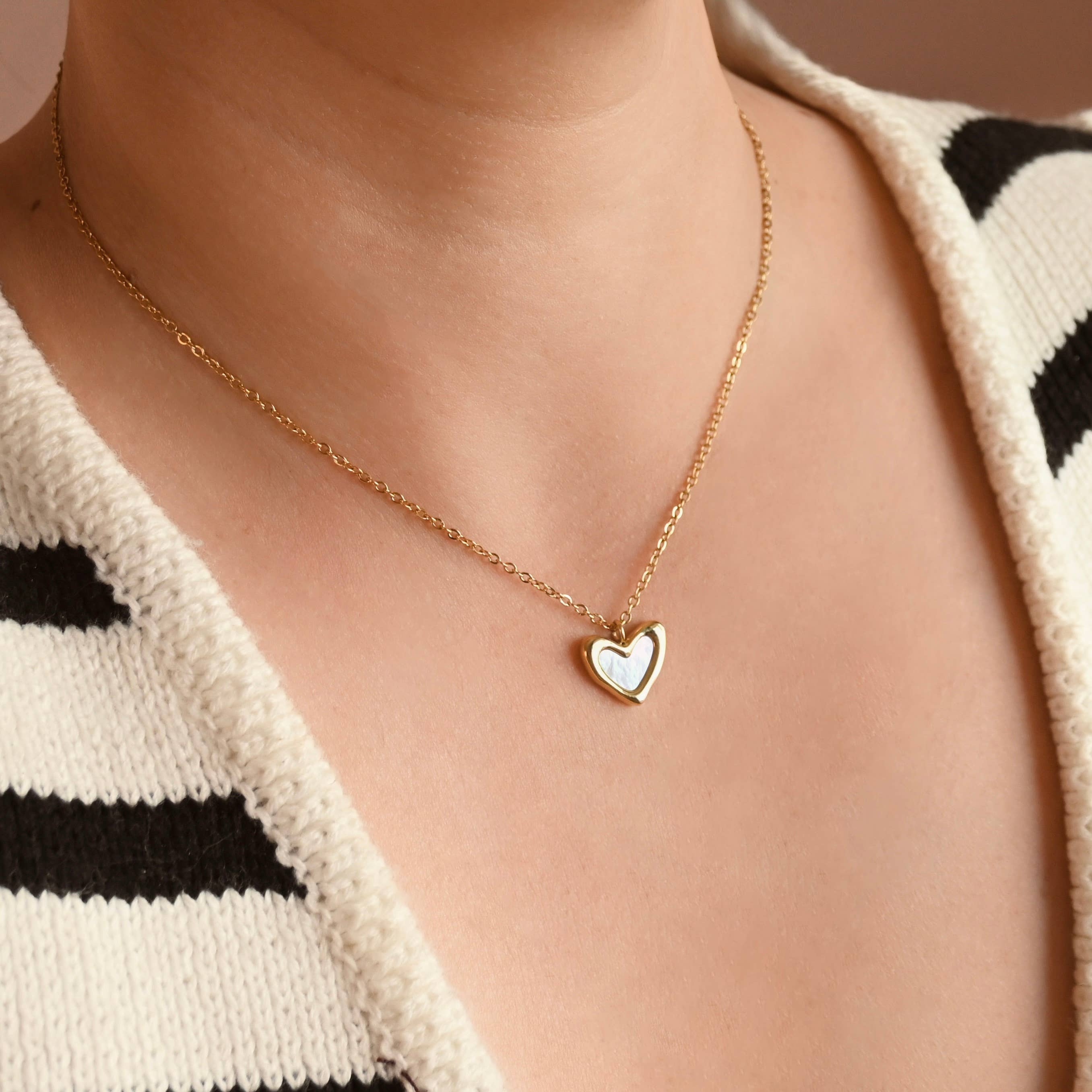 Blueyejewelry – Engroshandel Halskæde med vedhæng – Halskæder med Perlemorsvedhæng-Hjertehalskæde-Stjernevedhæng9