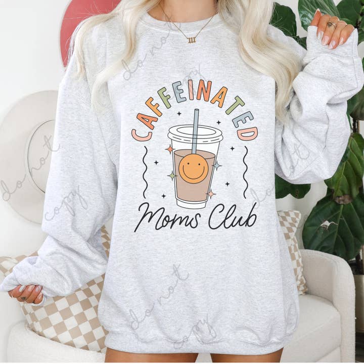 Caffeinated Mom's Club, camiseta color café, camiseta estampada, talla grande para venta al por mayor de The Babe Cave Co