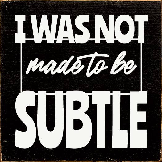 Targa in legno con scritta «I was not made to be subdle» per la vendita all'ingrosso da parte di SAWDUST CITY