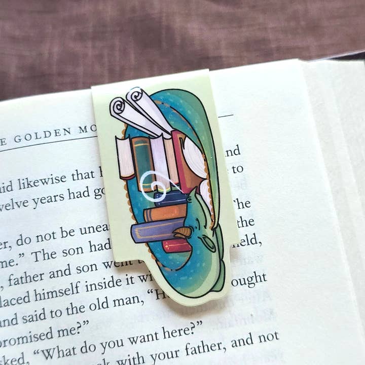 Drage med bunke af bøger Magnetisk bogmærke for engroshandel hos Salt Birch