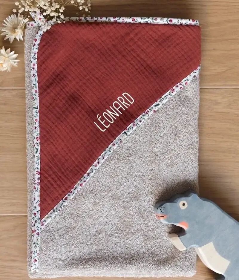 Manufacture des bébés français - Vente Sortie de bain - Enfant et bébé - Cape de Bain fleuri rose5