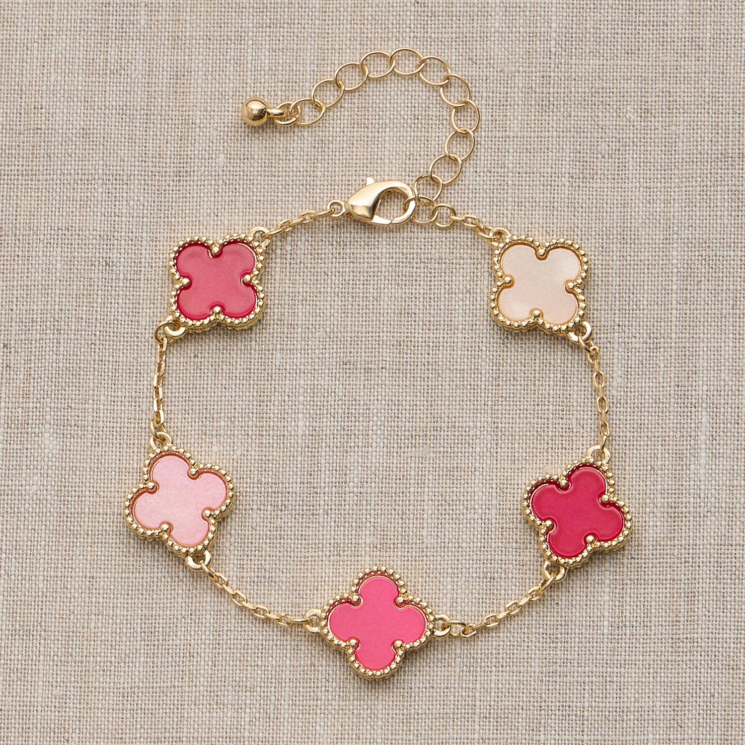 Lilla Haven - Vente Bracelets à breloques/pendentifs - Bracelet Charm Coquillage Coloré avec Détails Dorés21