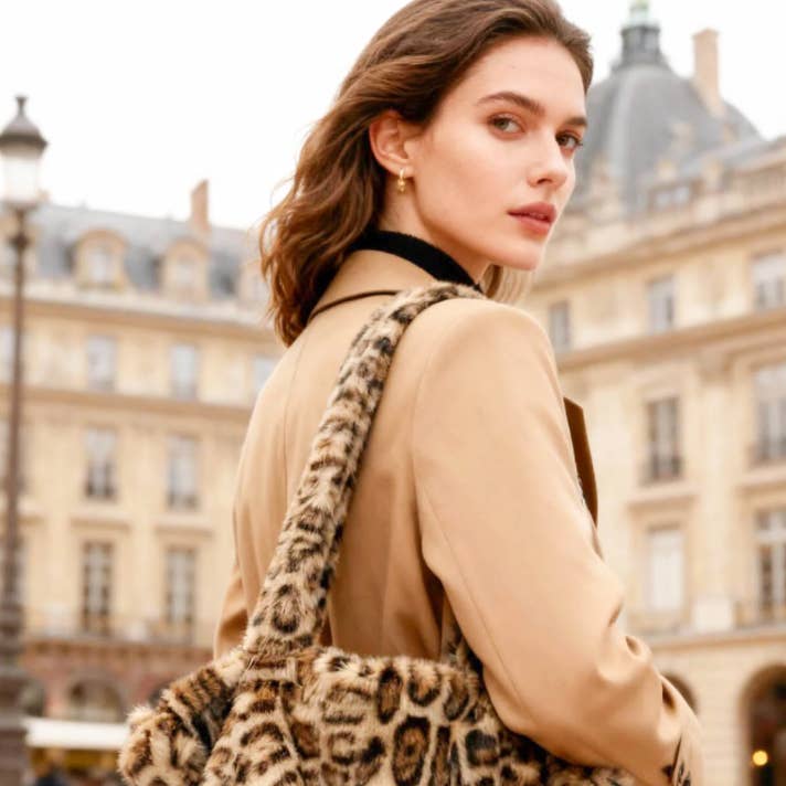 Bolso de Hombro de Imitación de Piel Beige con Estampado de Leopardo MCLPSBBE para venta al por mayor de LOOWIE