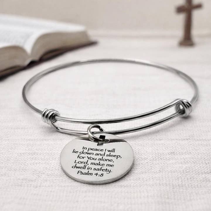 Salmo 4:8 Pulsera En Paz Me Acostaré Y Dormiré Joyería Cristiana Brazalete Expansible Regalo de Fe para venta al por mayor de JKCE Designs