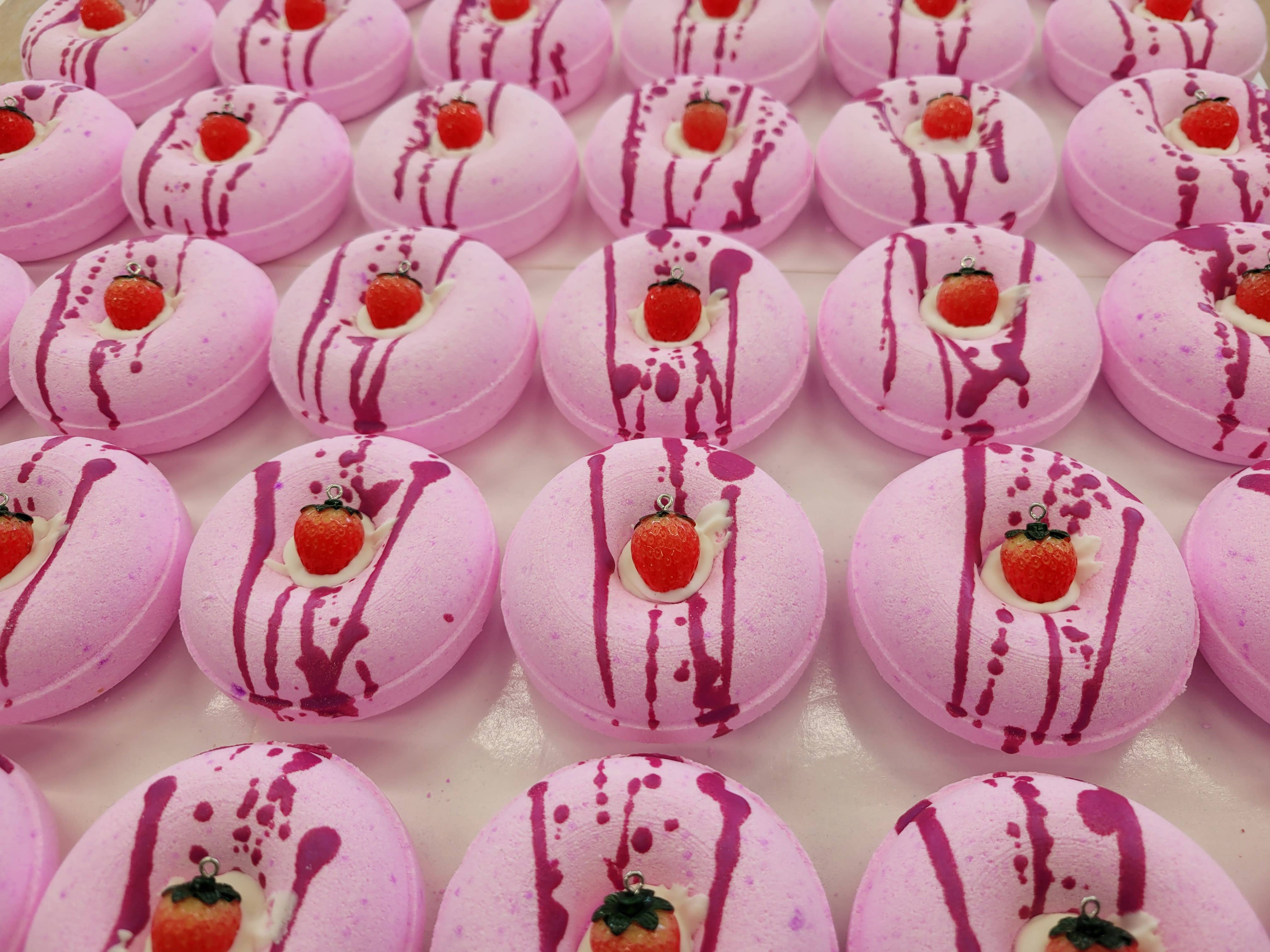 My Little Bath Shop - Wholesale Bath Bomb/Fizz - 6 x Strawberry Cheesecake Wholesale Donut Bath Fizzer2