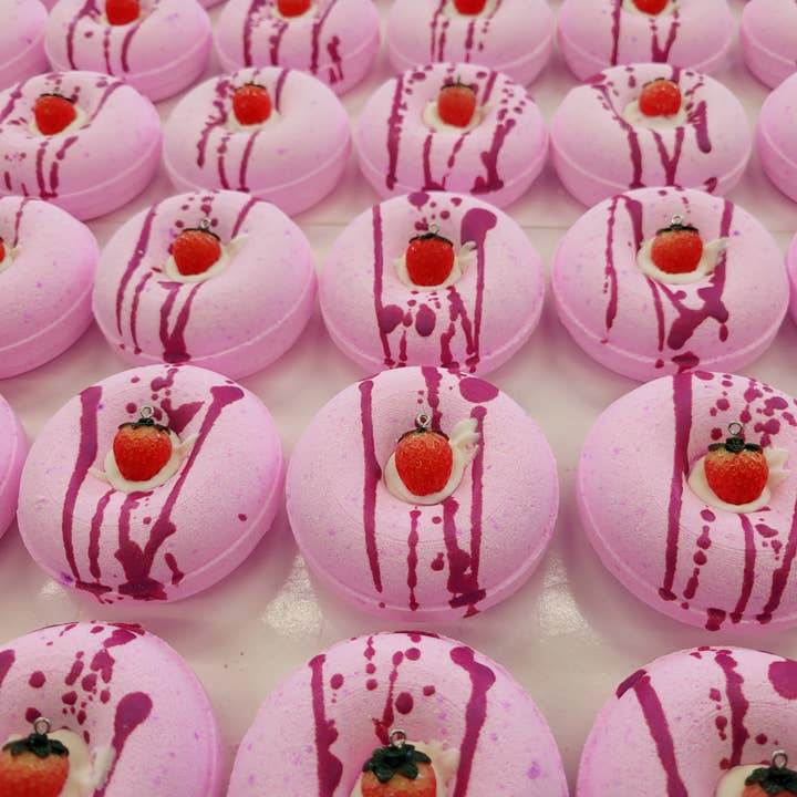 My Little Bath Shop - Wholesale Bath Bomb/Fizz - 6 x Strawberry Cheesecake Wholesale Donut Bath Fizzer2