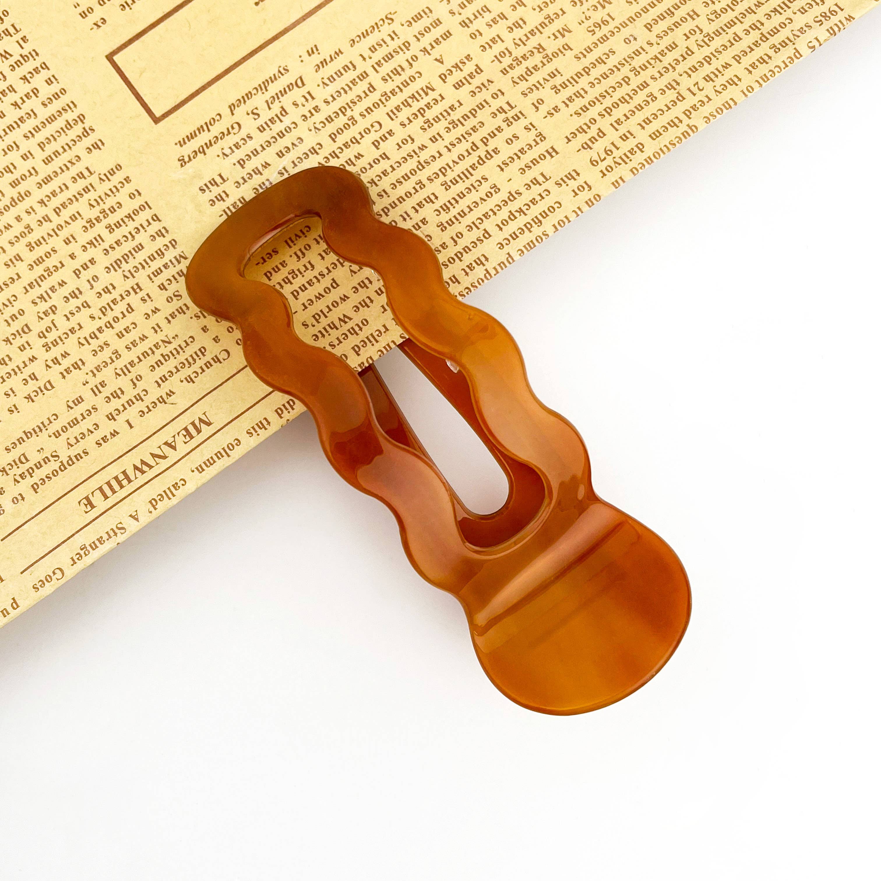 SoapElenGlen – Engroshandel Hårspænde - Dame – Bølget minimalistisk alligator hårspænde, U-formet sidelukker1