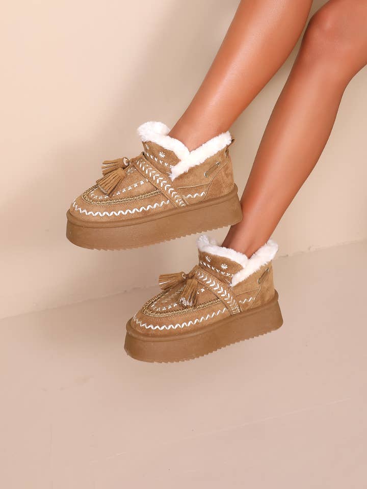 Joia Paris - Wholesale Boots - Women's - Warm boots with embroidery and tassels RU-2013