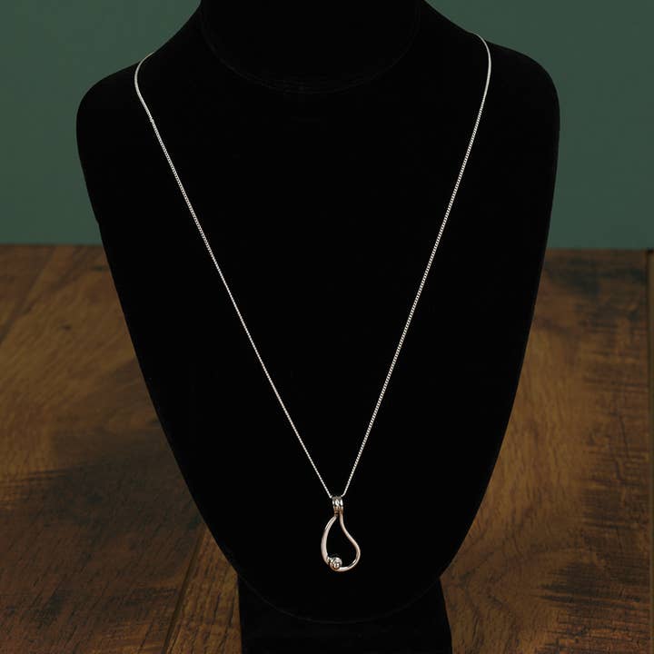 Dicksons - Vendita all'ingrosso Espositori e vetrine per gioielli - Collana con porta anelli «No Tears In Heaven', con catena da 61 cm (SP)3