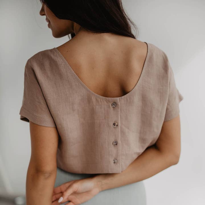 LISA top | ARCHIVE SALE and other Purchase Wholesale camisetas lisas 100 algodão. Free Returns & Net 60 Terms on Faire trending on Faire.