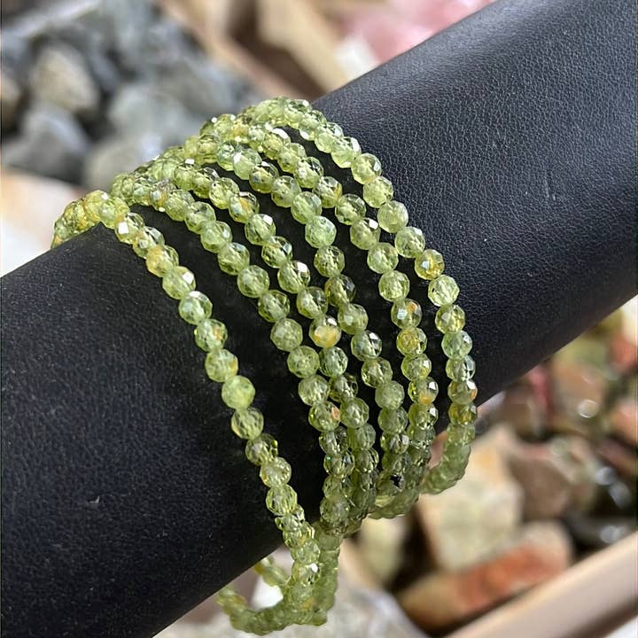 WHOLIFECO - Wholesale Beaded bracelet - Peridot Crystal Bracelet1