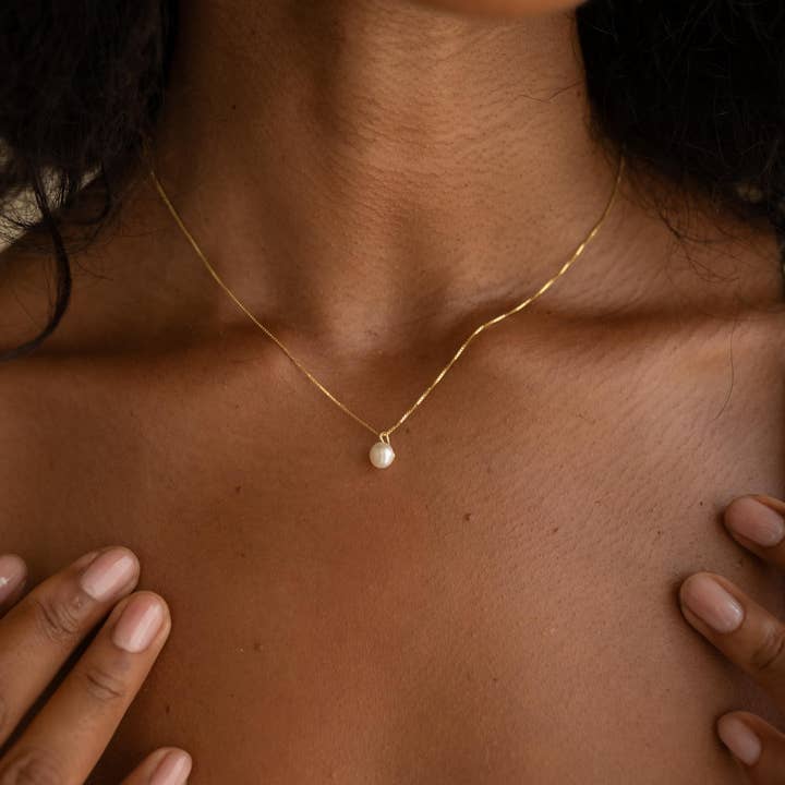 Made By Nami - Wholesale Pendant/Charm Necklace - Gold necklace with freshwater pearl pendant0