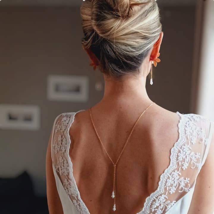 Back jewelry for the bride with 3 pearls on the back. for wholesale by L'atelier du 6