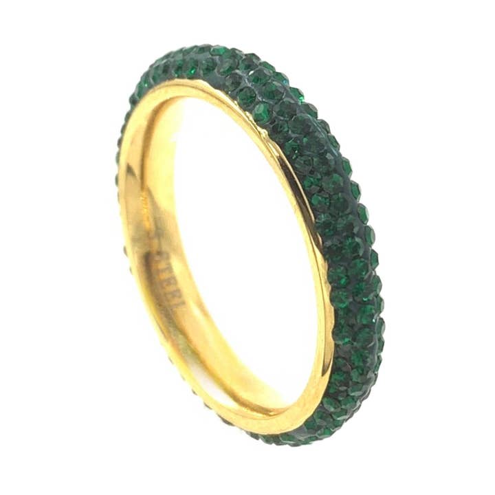 Bague d'éternité en cristal sertie de pavés en acier inoxydable CZ vert pour la vente par Nisso & Co. NYC Jewelry Wholesale