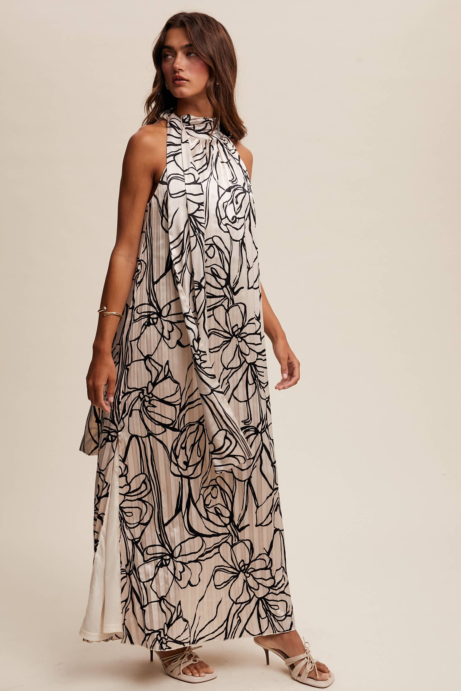 Listicle – Vestido - Mulher por atacado – Vestido maxi plissado de cetim com estampa floral e gola halter19