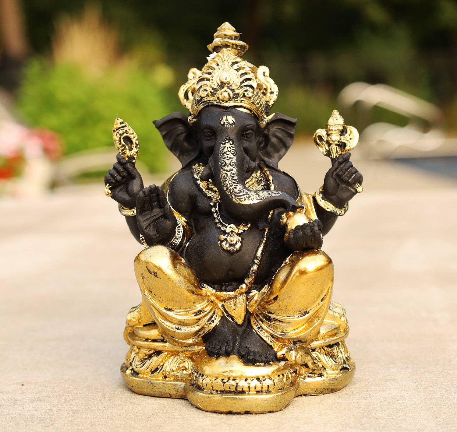 Lungta Imports - Vendita all'ingrosso Scultura - Statua di Ganesh Ganesha Elefante indù Dio del successo in resina colata a freddo finitura oro1