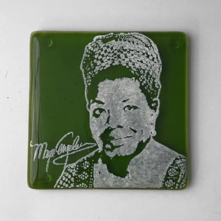 Maya Angelou Gesmolten Glas 4" Enkele Onderzetter voor wholesale door Kiku Handmade | Contemporary Fused Glass Home Goods