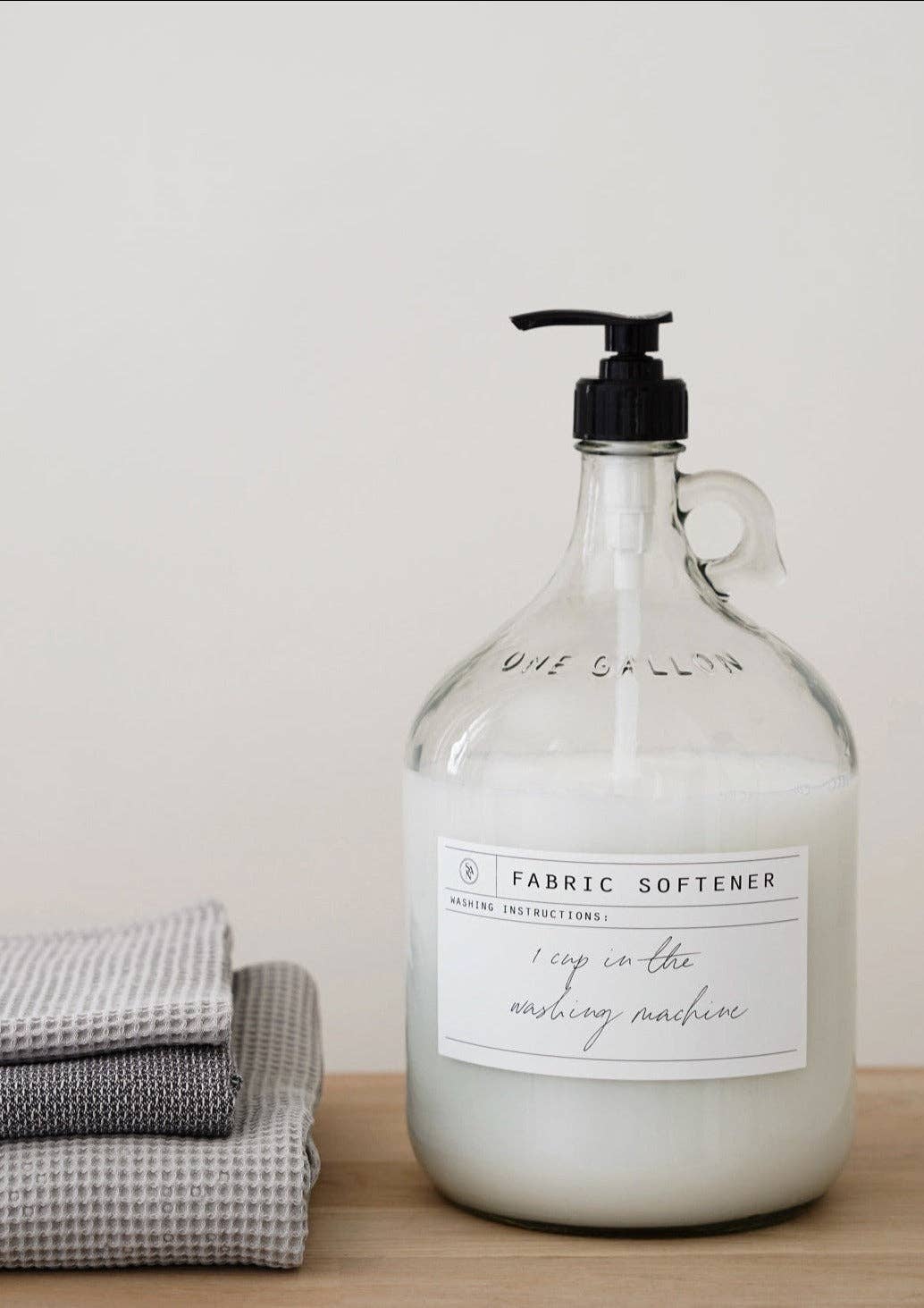 So At Nature - Wholesale Laundry Detergent Powder/Pods - Glass Laundry Bottle with Black Lid (gallon) - Stor1