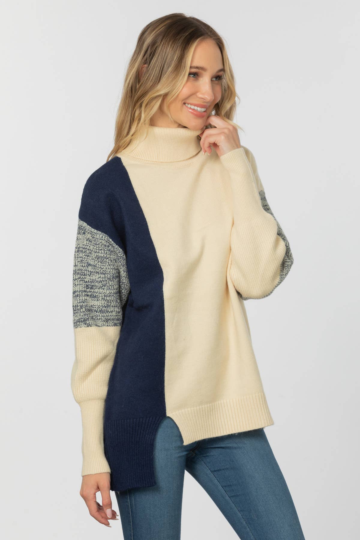 ePretty – Großhandel Strickpullover – Damen – EP-SW361 Strick-Rollkragenpullover mit Farbblock3