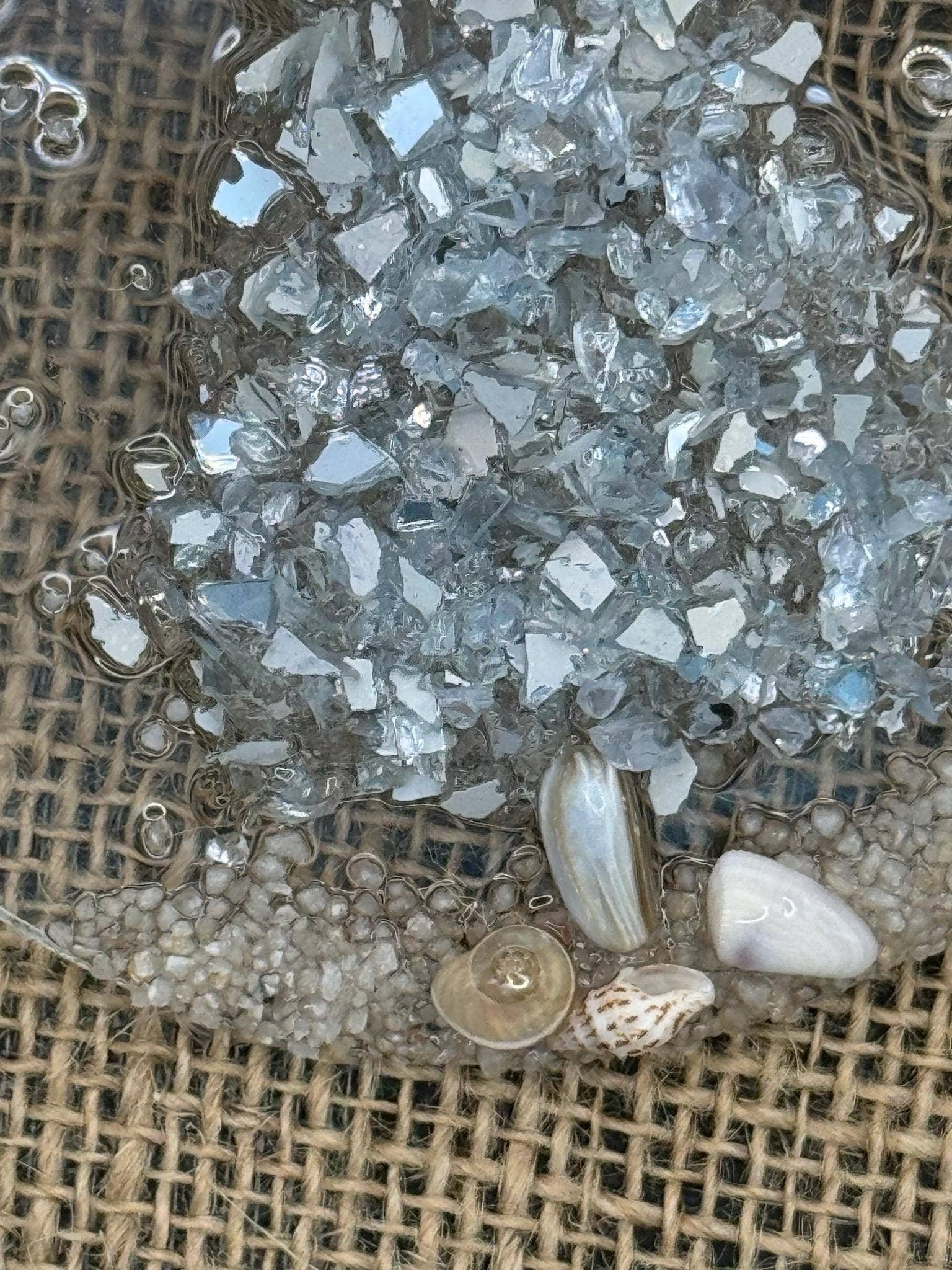 Sea Dreams Coastal Art - Vente Objets de décoration - Ornement de Noël côtier - Arbre de Noël argenté avec coquillages et plage4