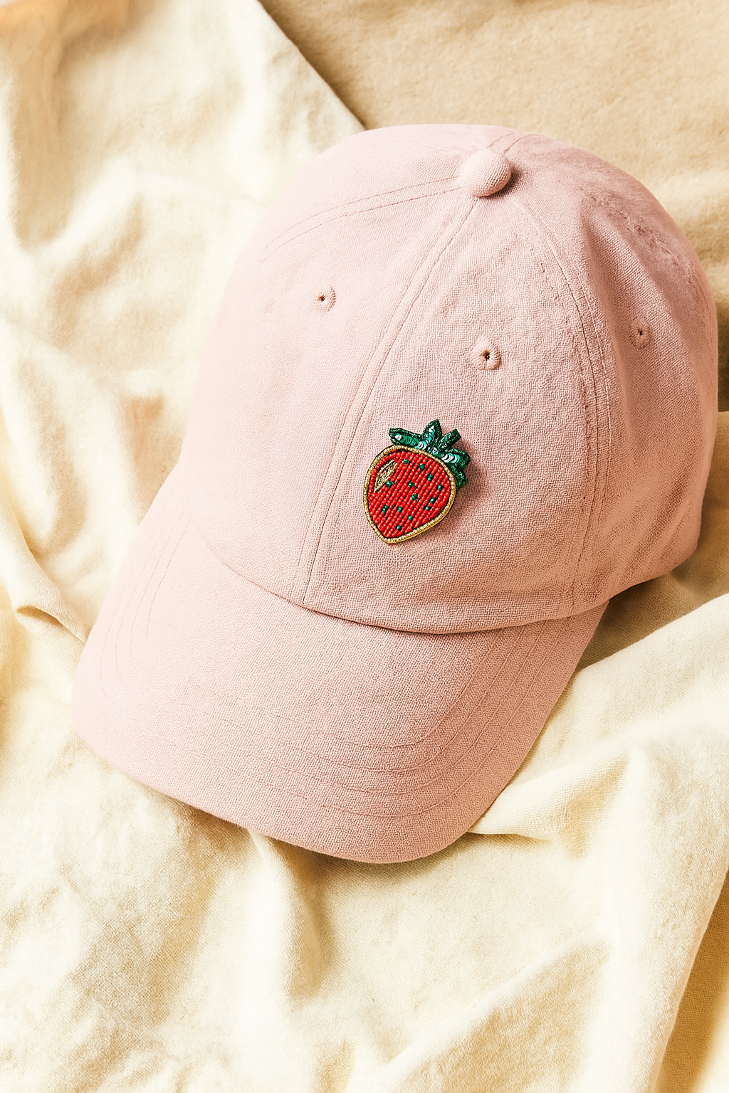 Matr Boomie Fair Trade - Vente Broches - Broche en forme de fraise avec perles Bala Mani, fabriquée à la main3