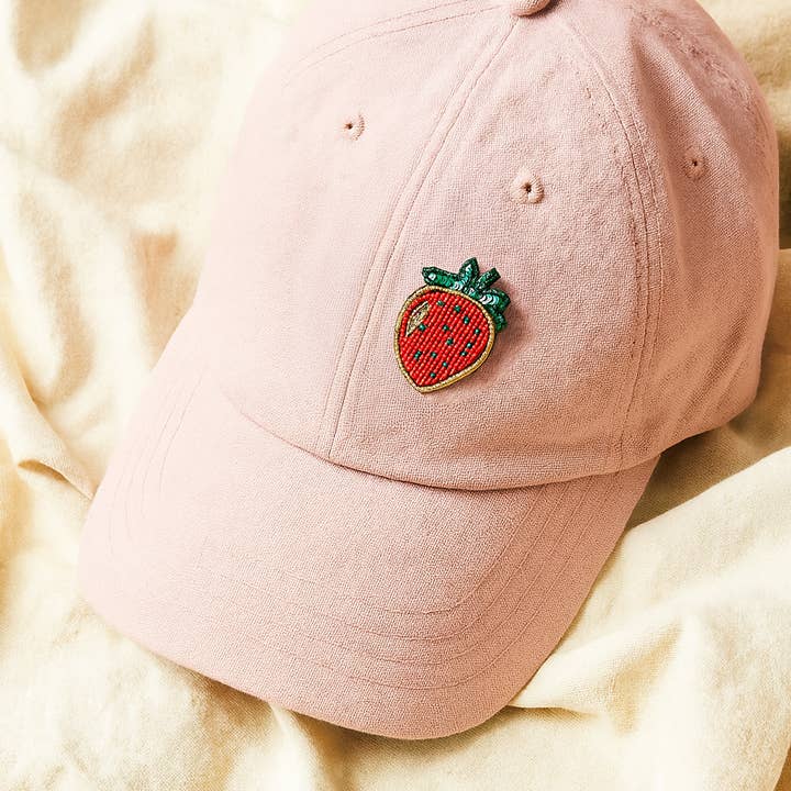 Matr Boomie Fair Trade - Vente Broches - Broche en forme de fraise avec perles Bala Mani, fabriquée à la main3