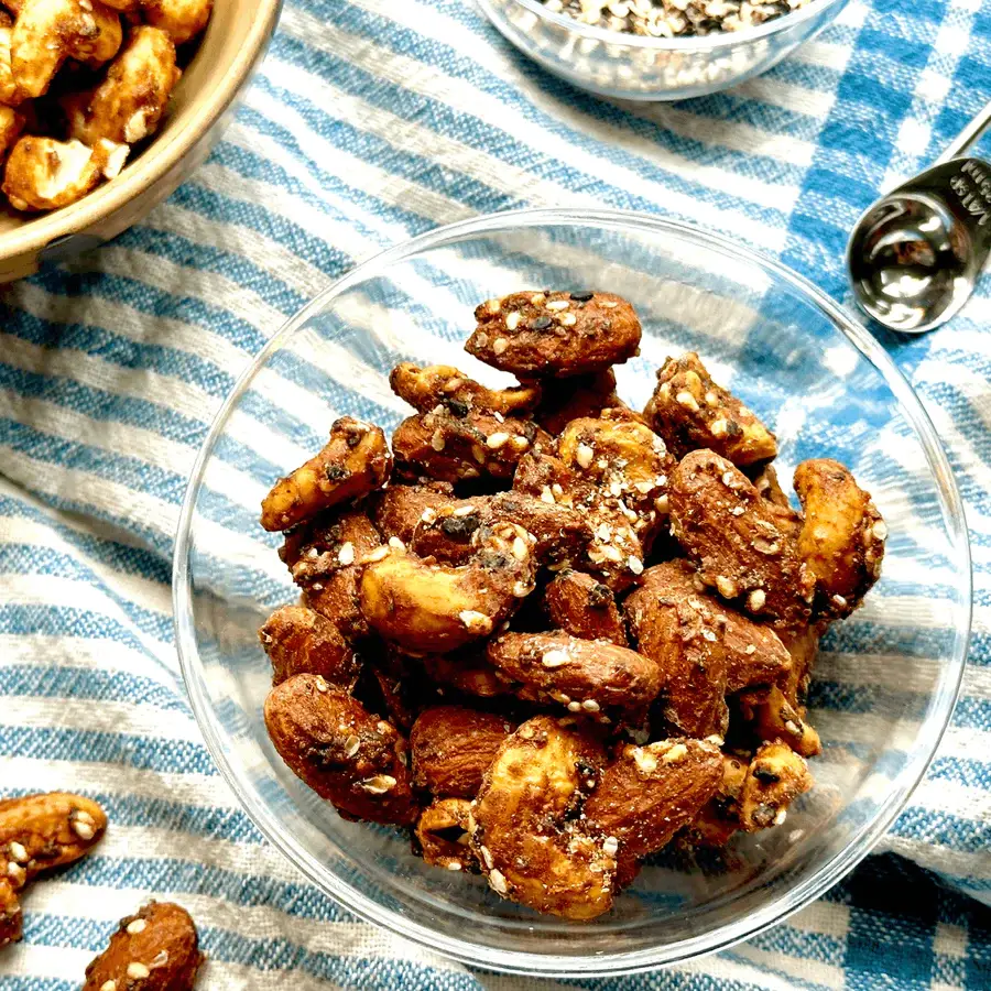 NUTSÓLA - Wholesale Nuts - Everything Bagel Almonds & Cashews2