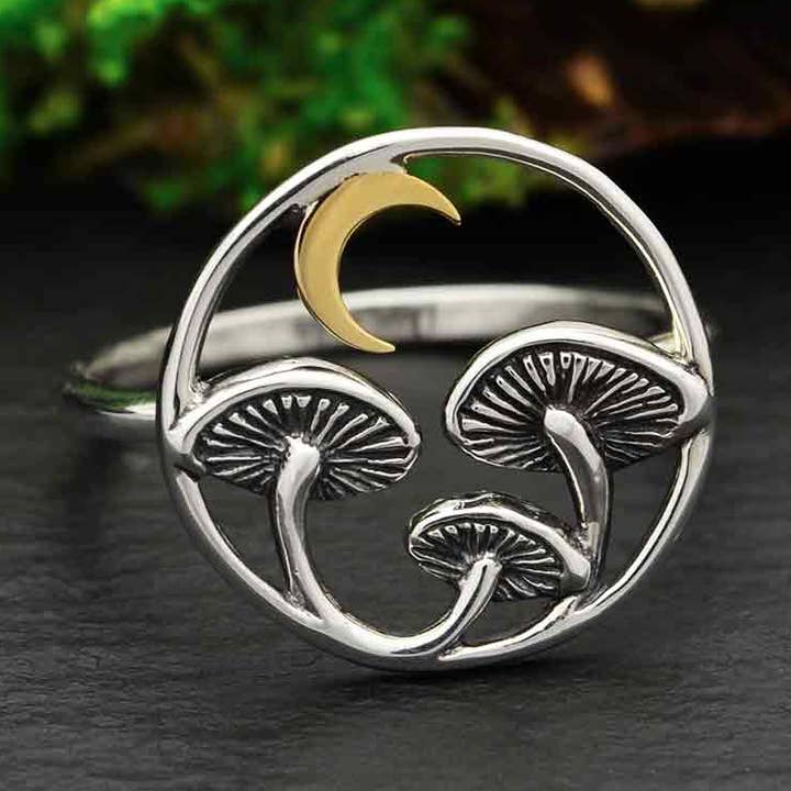 Bague champignon en argent sterling avec lune en bronze pour la vente par Nina Designs