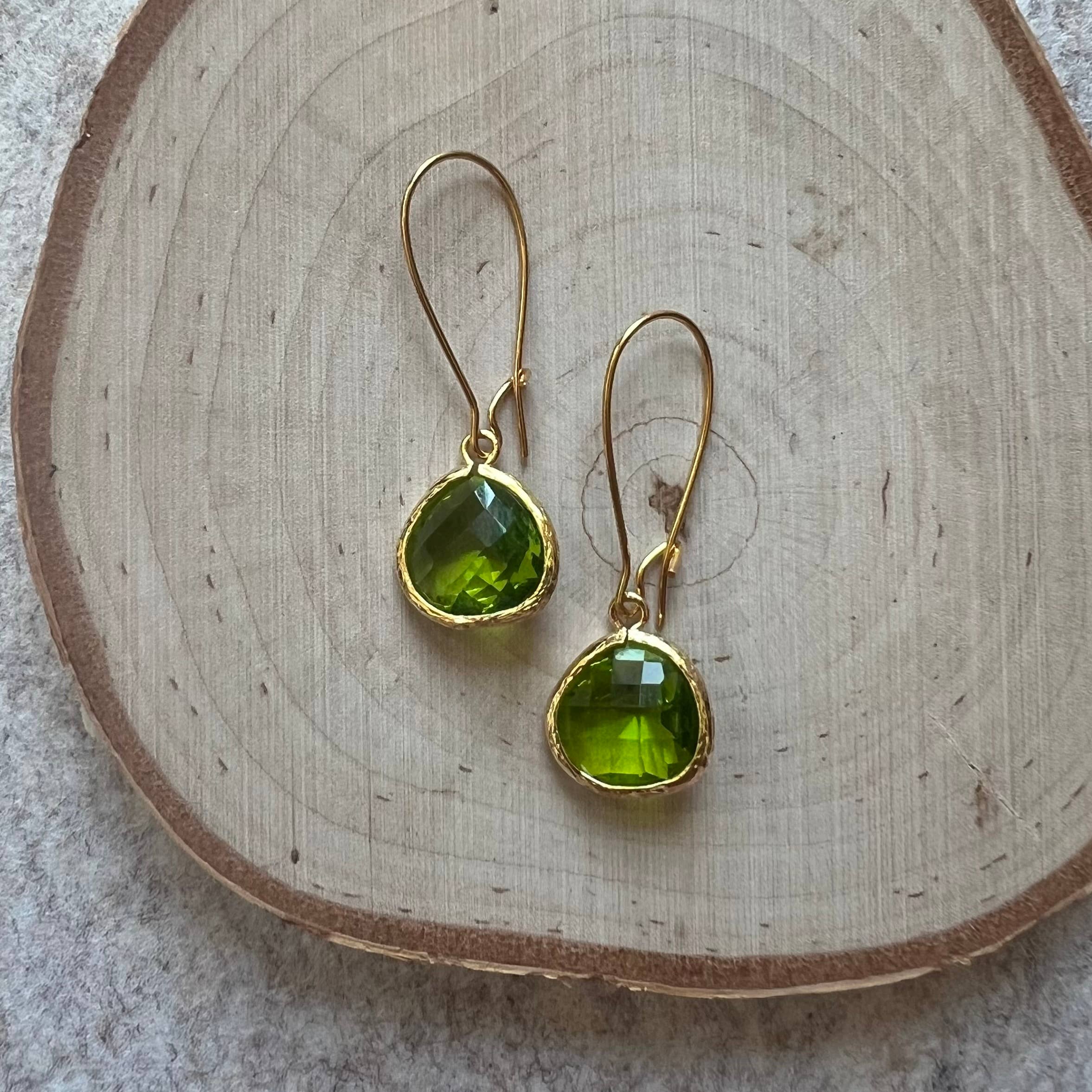 Dana Herbert – wholesale Hängande örhängen – Guld Jane Bezel glas Korta dinglande örhängen19