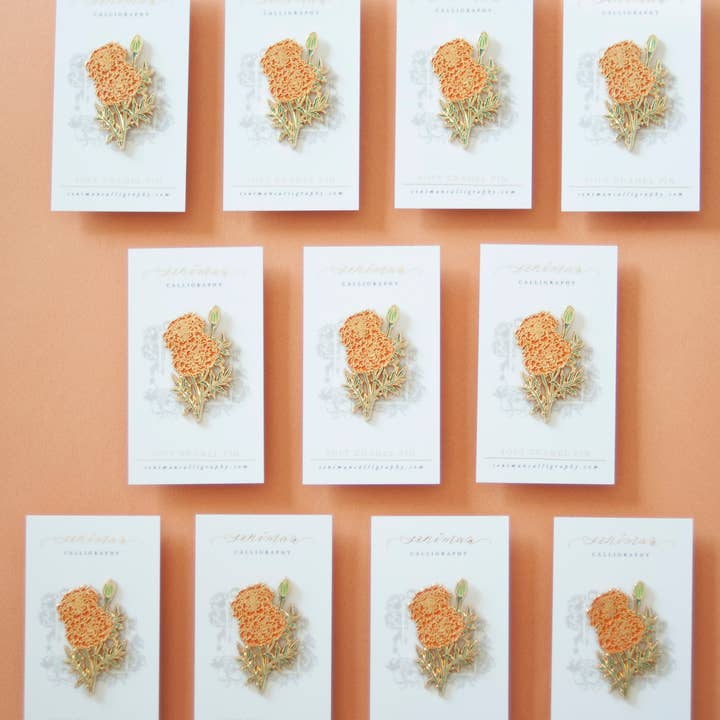 Seniman Calligraphy - Vendita all'ingrosso Spilla da bavero - Spilla smaltata calendula1