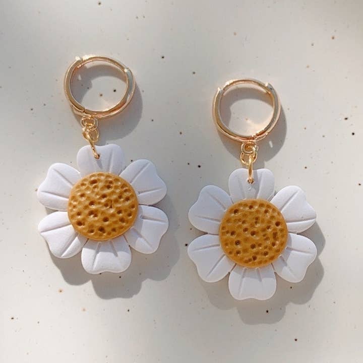 Brincos de argila de polímero Boho Daisy Dangle por atacado de Honey Dijon
