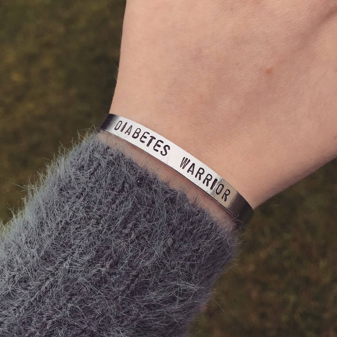 Black Tied – Großhandel Manschettenarmband – Diabetes Warrior Armband | Stärke bei Krankheit für Diabetiker0