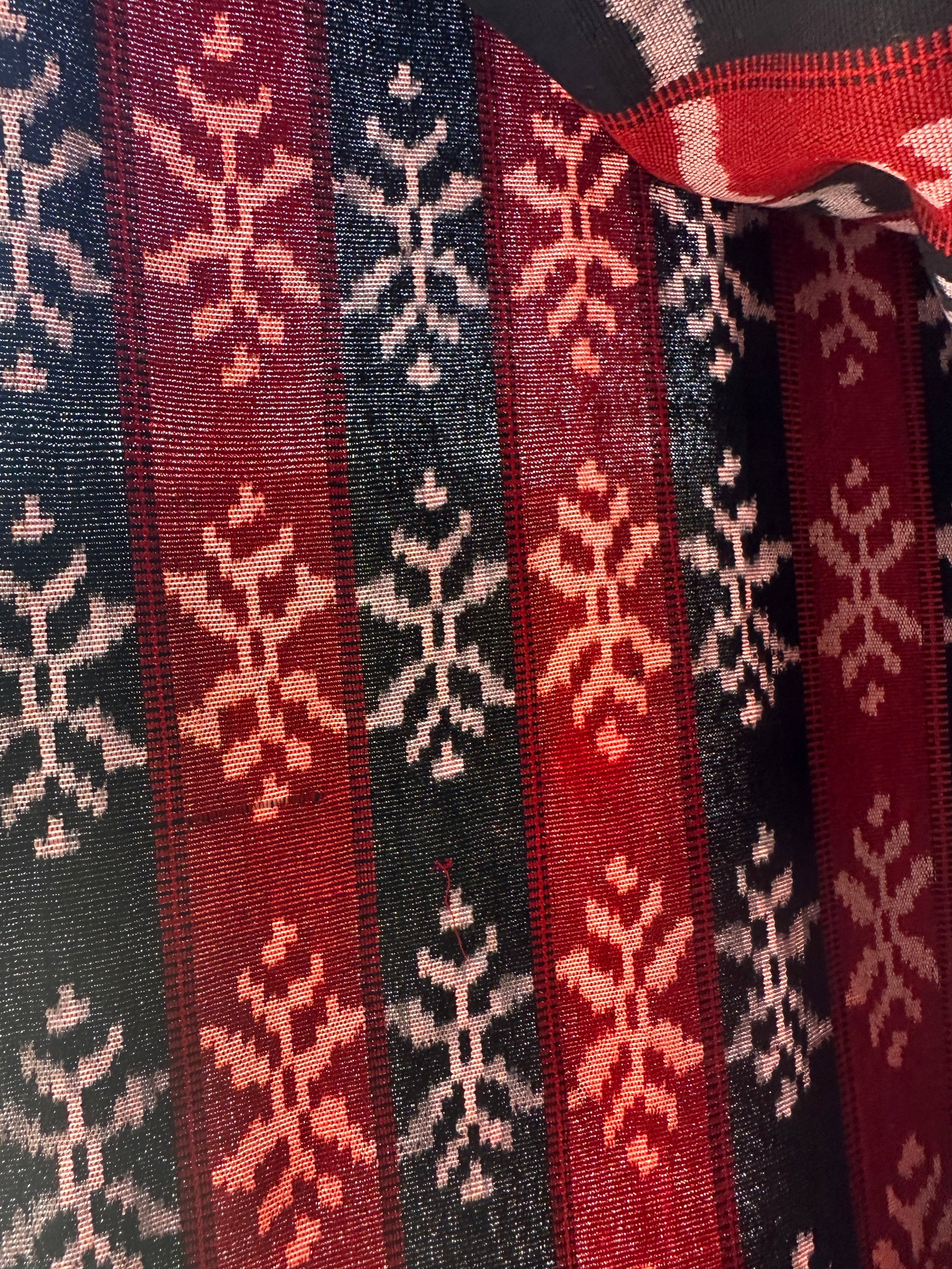 Office Objets - Wholesale Coverlet - Ikat, traditional Indonesian fabric from the island of Savu (Timor) red and black 2m25x752