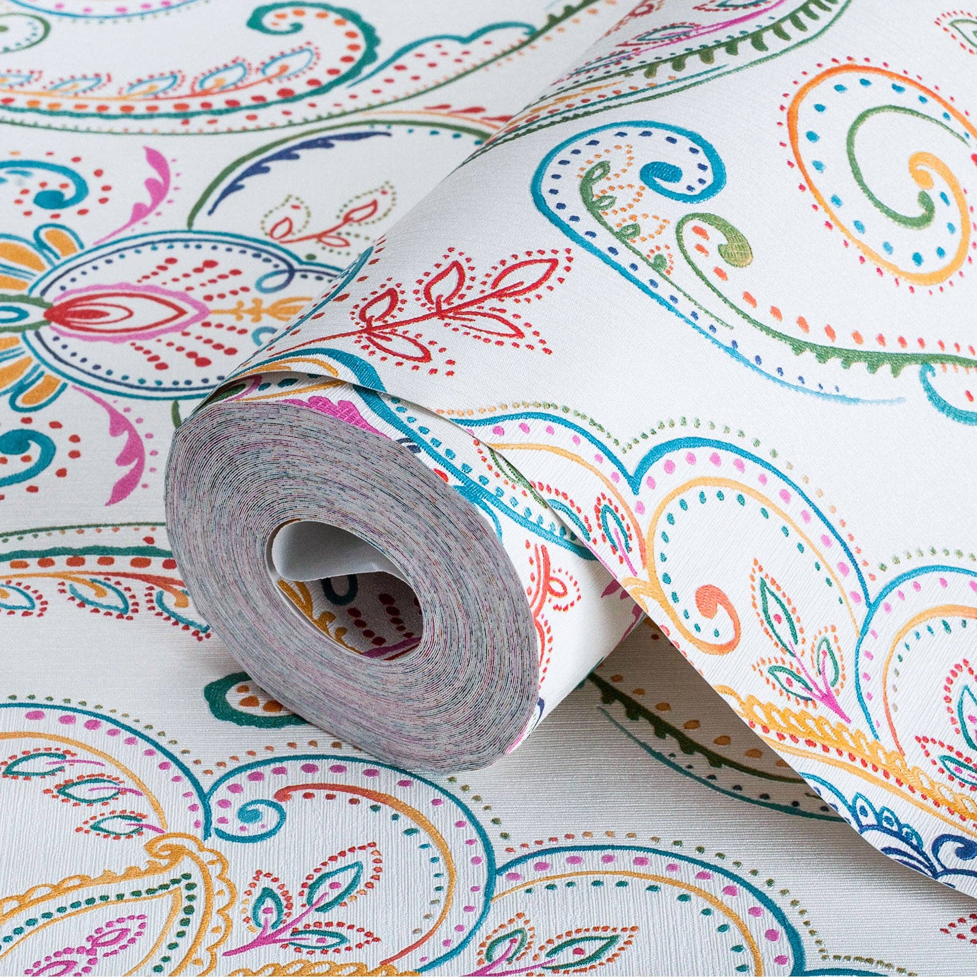 Walloro Luxury Embossed Wallpaper - Wholesale Wallpaper - White Elegant Damask 3D Embossed Wallpaper, Vibrant Colors Textured Luxury Wallpaper1