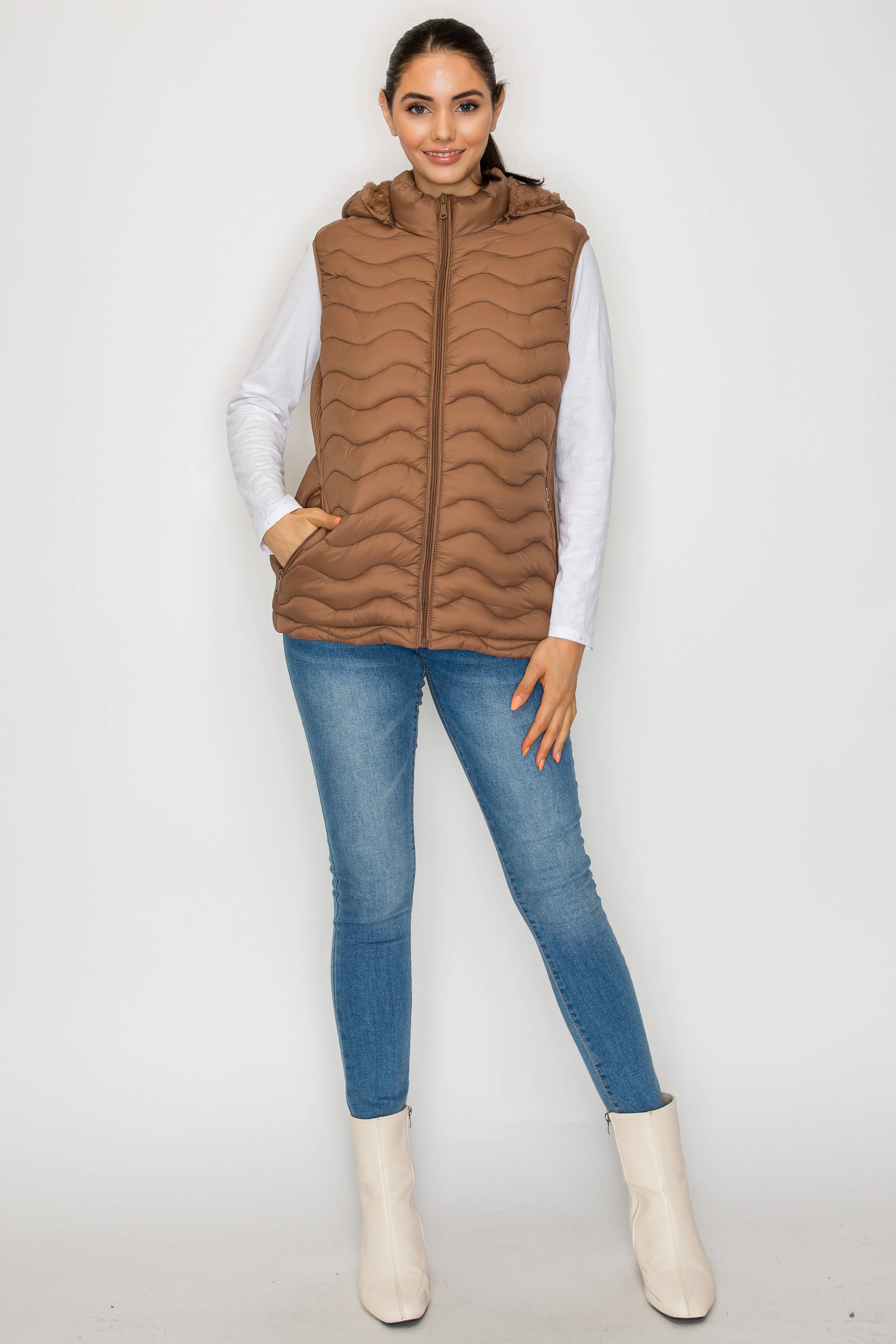 V390 Damväst med huva utan ärmar (V390) för wholesale på Faire4