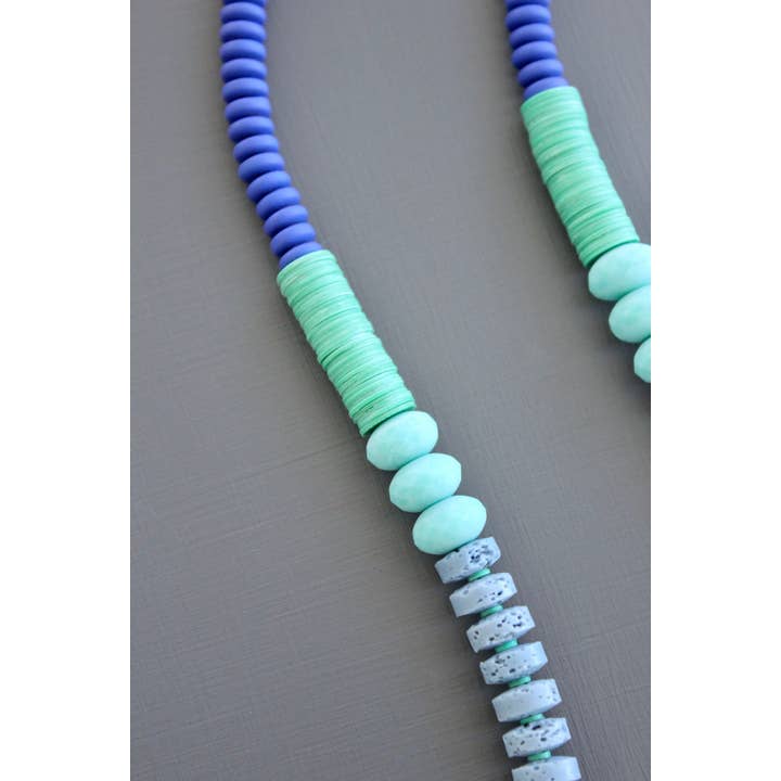 David Aubrey Jewelry - Venta al por mayor Collares de cuentas/perlas - Collar largo de cuentas de cobalto y lava KYL1333