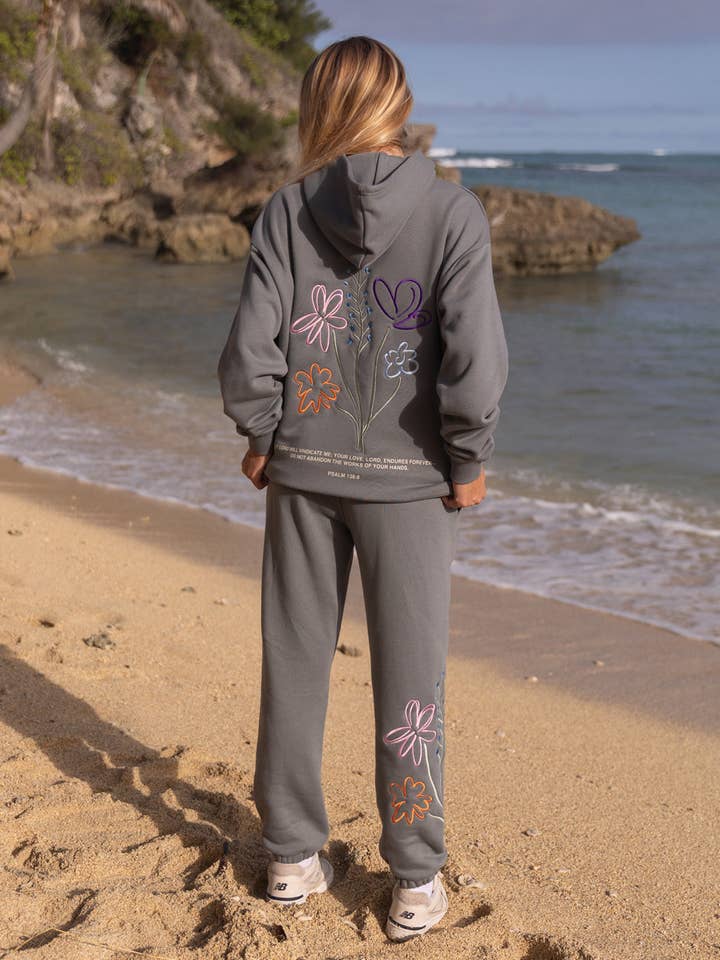 Felpa unisex "Dio sta ancora lavorando" per la vendita all'ingrosso da parte di Elevated Faith