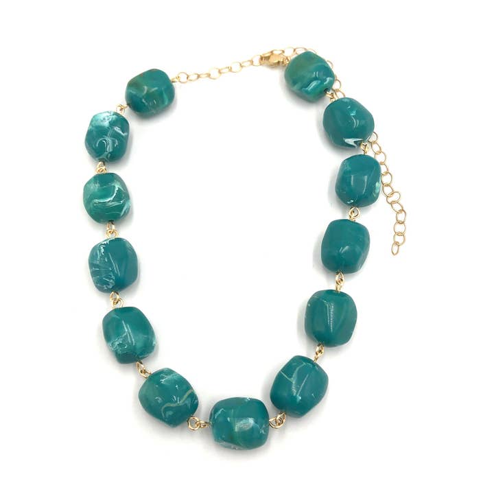 Collana Amelia barocca verde acqua profonda per la vendita all'ingrosso da parte di Leetie Lovendale