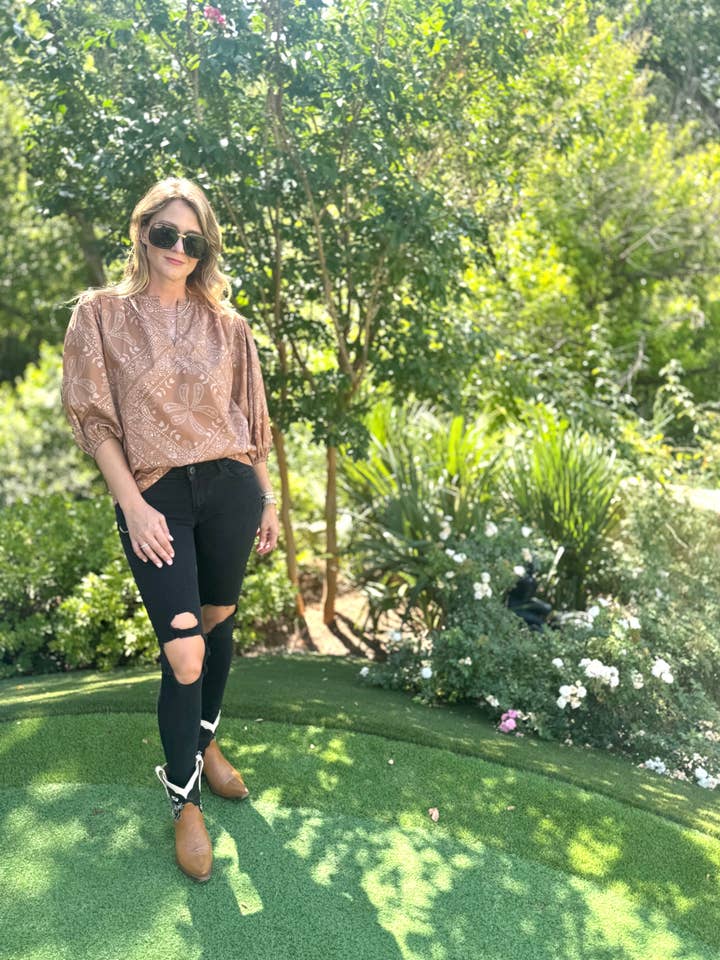 Haut Claudia Étiquette Noire Orange & Collection Brun Selle pour la vente par Brooke Wright Designs